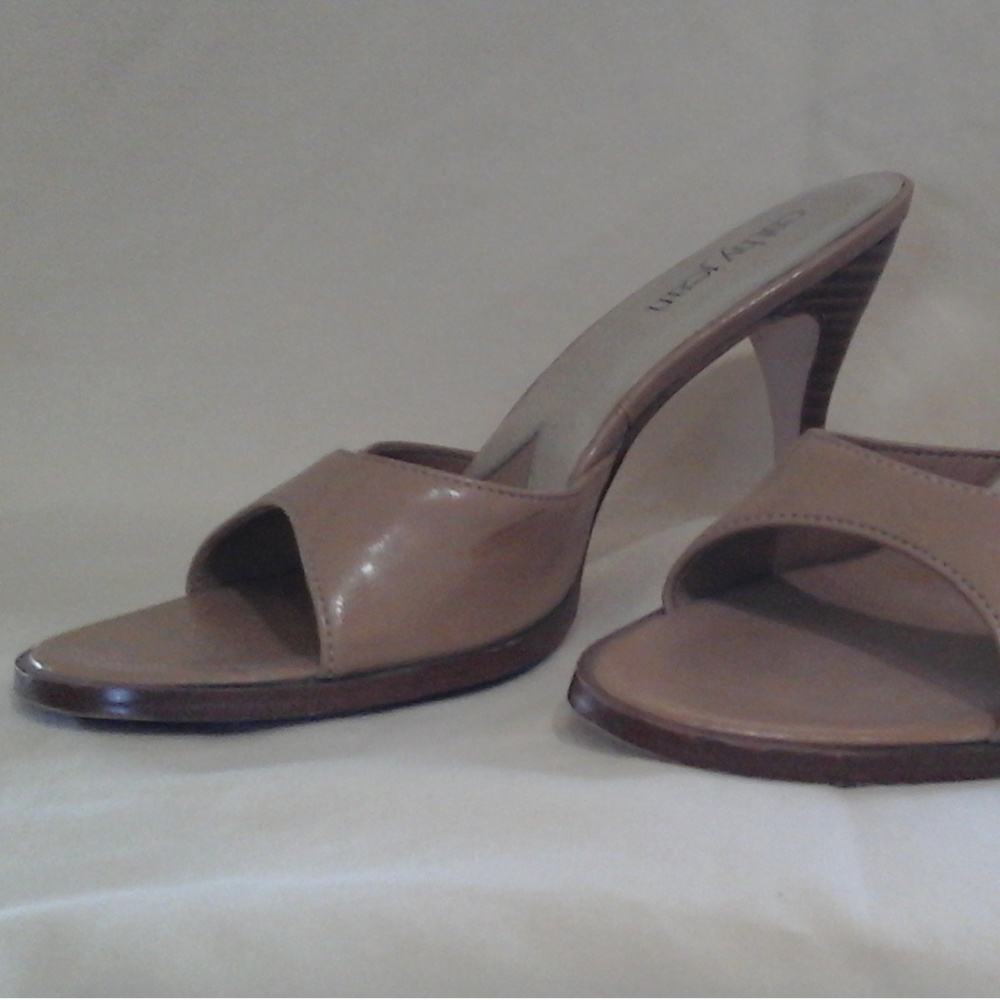 Tan/Beige Cathy Jean Slip-on heels